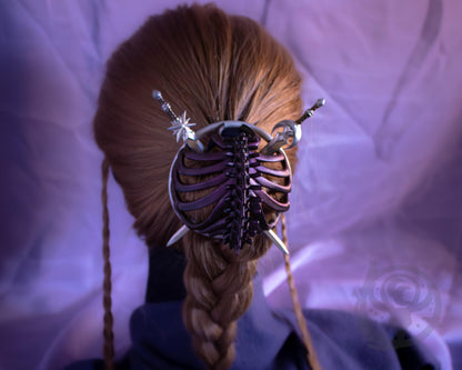 Black (Corrupted/Onyx) ribs in hair.